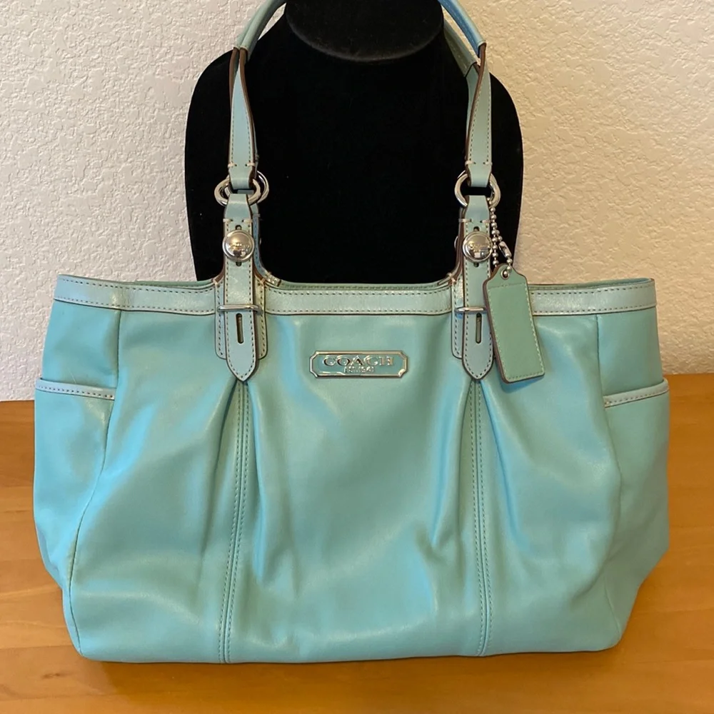 Coach Leather Purse - Picture 1 of 4